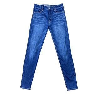 Woman’s American Eagle super hi-rise jegging jeans size 6
